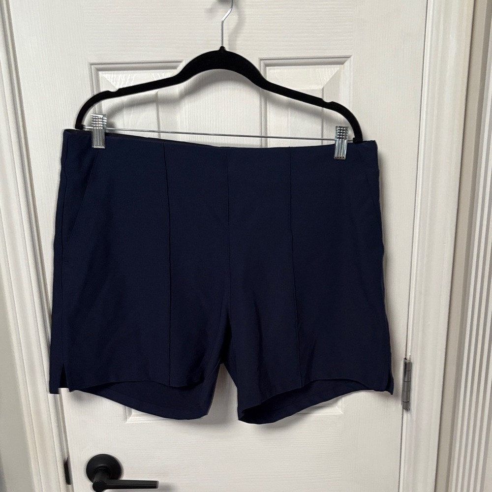 adidas Women's Pintuck Five Inch Pull-on Short
UPC 195745072860 Navy xl bnwt
